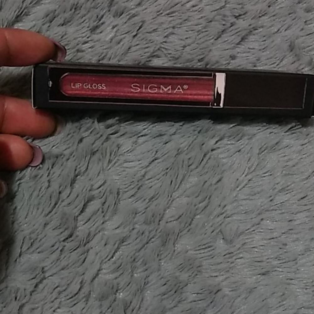 Makeup - Picture 2 of 6